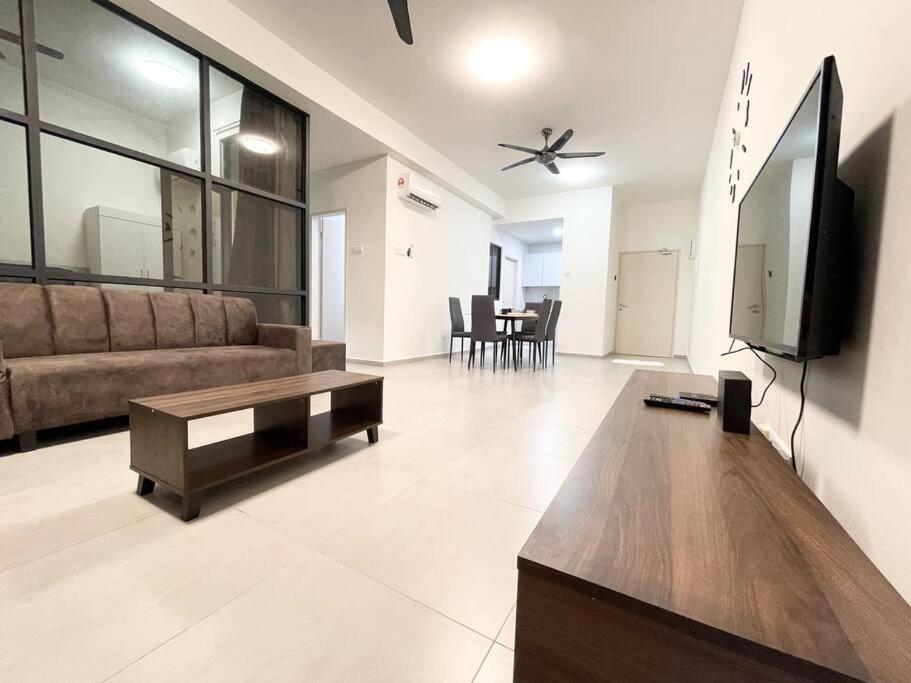 Quartz Near To Jonker Walk With Infinity Pool Cozy 3B2B Apartment Malacca Exterior photo