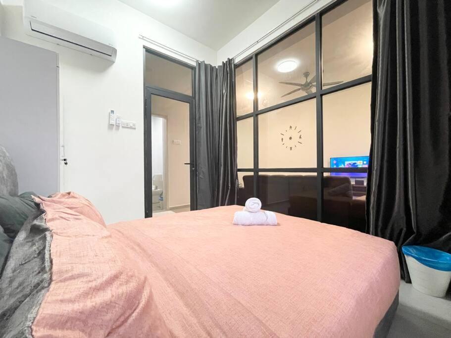 Quartz Near To Jonker Walk With Infinity Pool Cozy 3B2B Apartment Malacca Exterior photo